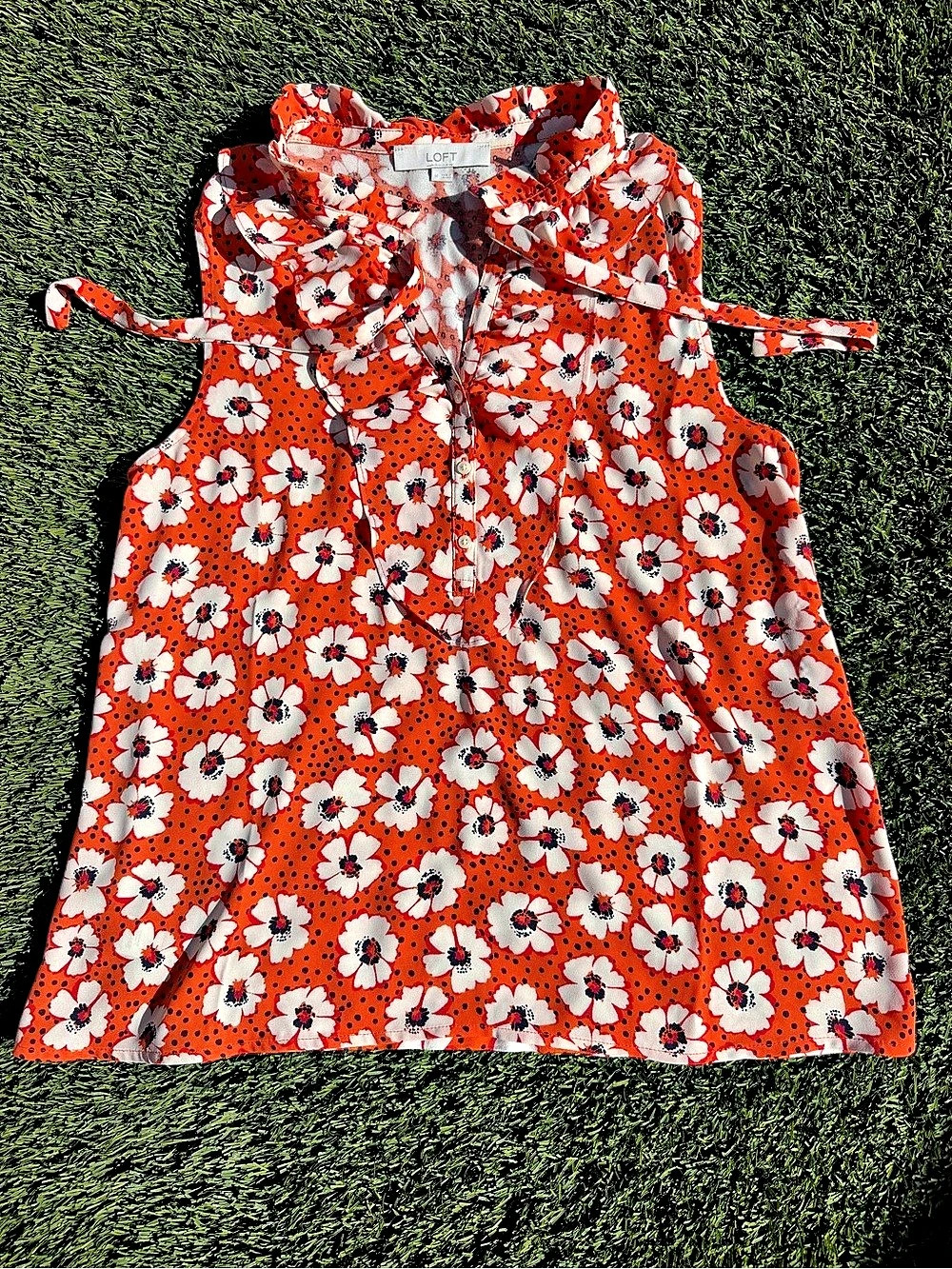 LOFT open V Neck Orange Floral Flowy Top Floral Blouse in Orange & White Size M